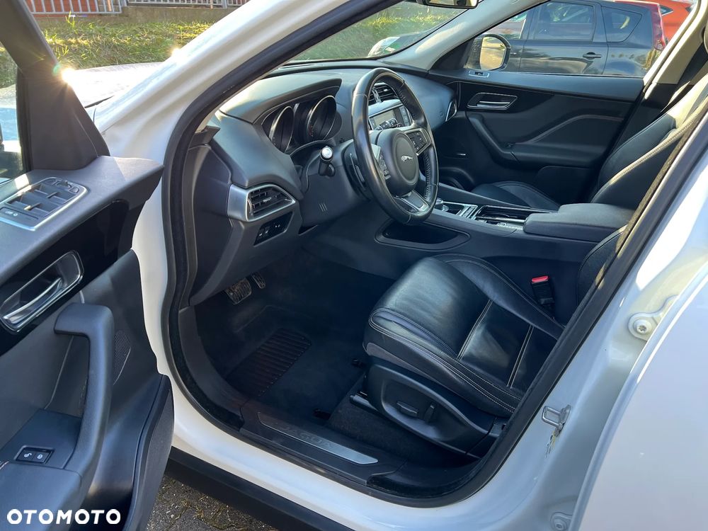 Jaguar F-Pace P250 AWD R-Dynamic SE - 7