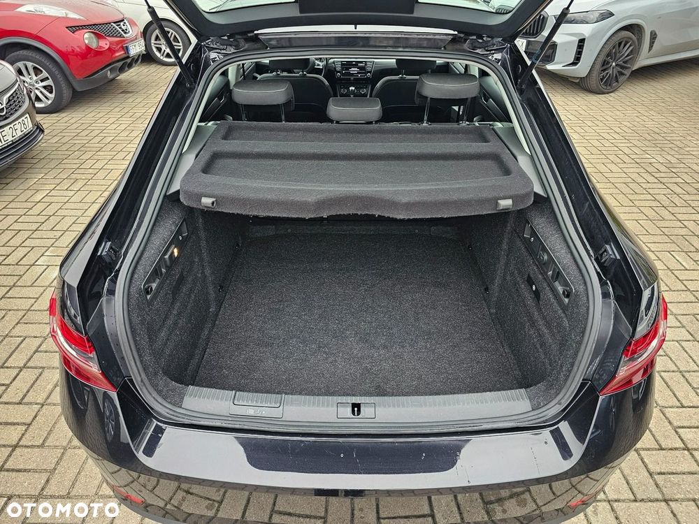 Skoda Superb 2.0 TDI SCR Ambition DSG - 37