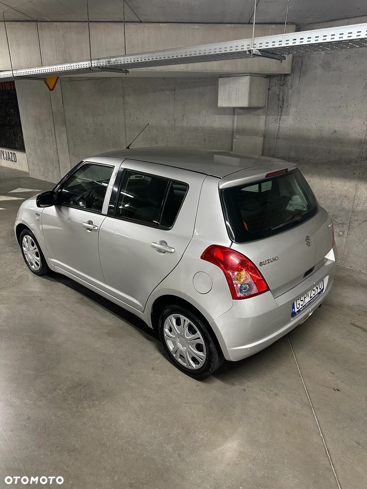Suzuki Swift 1.3 DDiS Club - 9