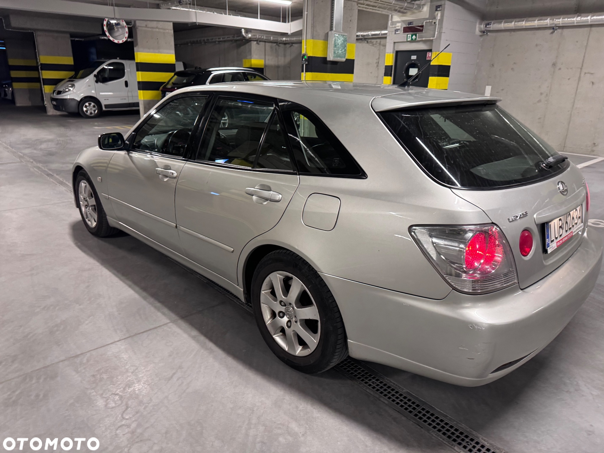 Lexus IS 200 SportCross - 31