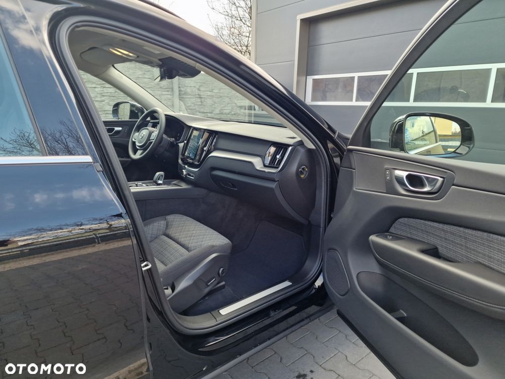 Volvo XC 60 B4 D AWD Core - 23