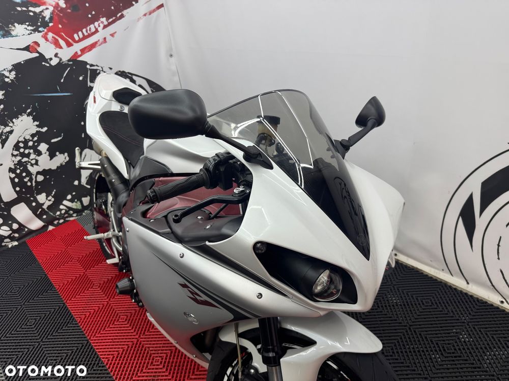 Yamaha R1 - 41
