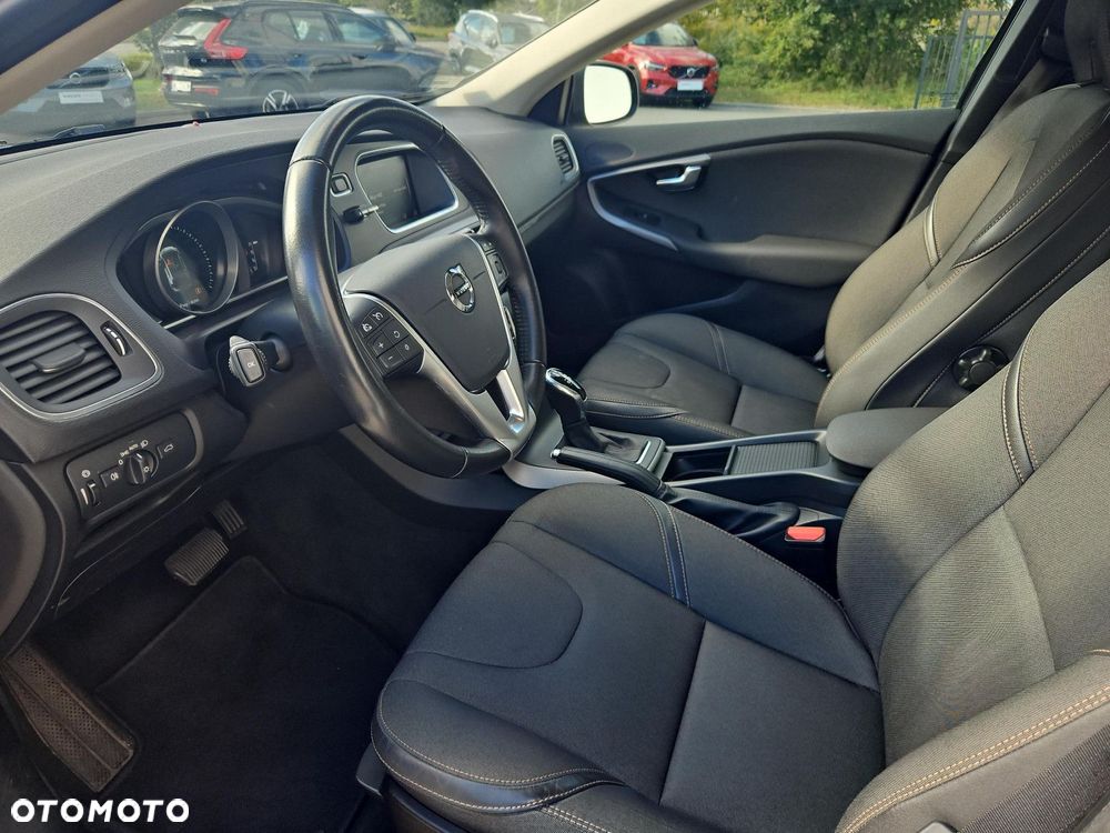 Volvo V40 T3 Drive-E Momentum - 9