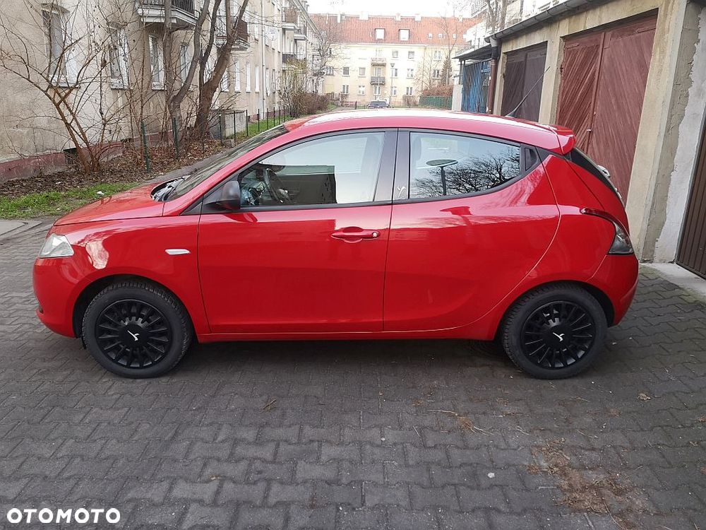 Lancia Ypsilon 1.2 8V Black&Red S&S - 4