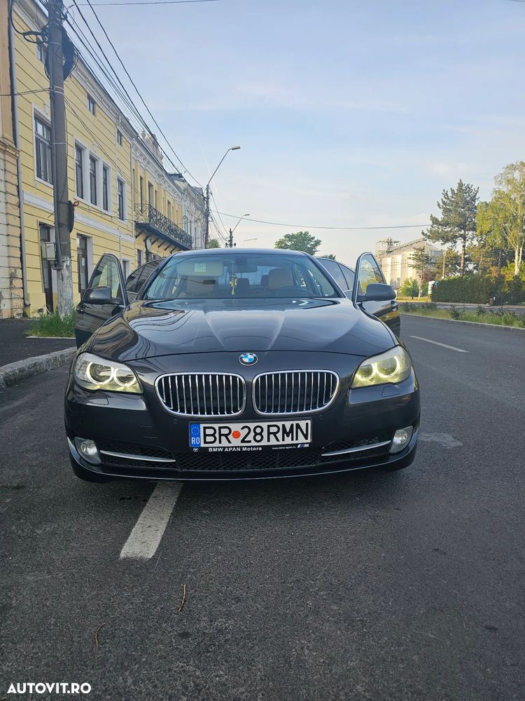 BMW Seria 5 525d xDrive - 16