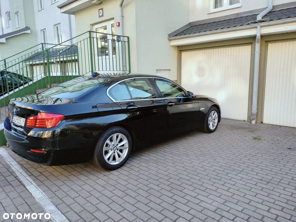 BMW Seria 5 520d xDrive - 10