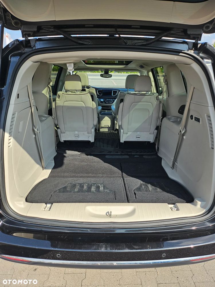 Chrysler Pacifica - 15