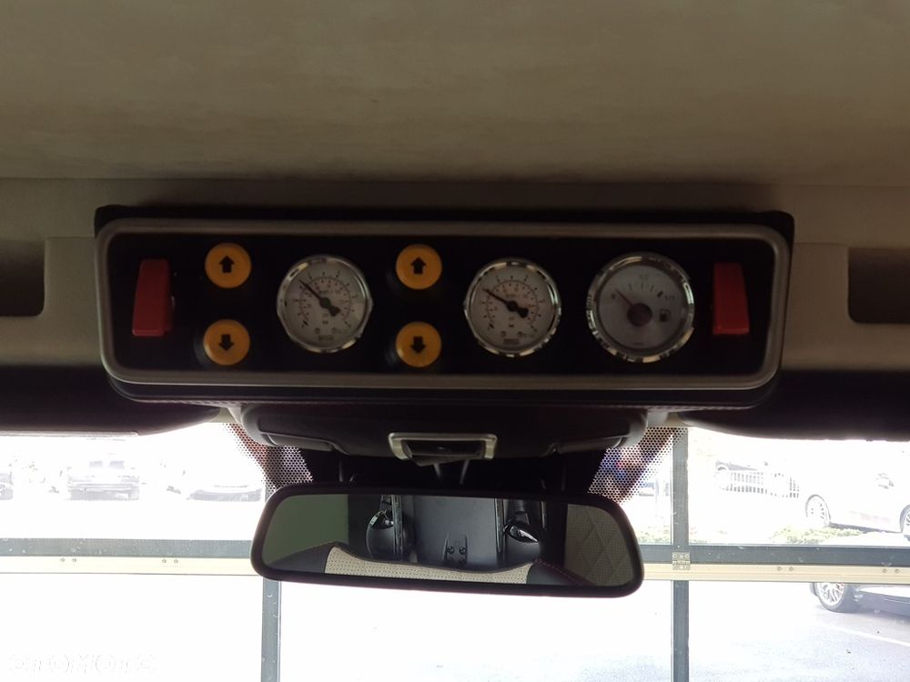 Mercedes-Benz Klasa G 63 AMG AMG SPEEDSHIFT 7G-TRONIC - 38