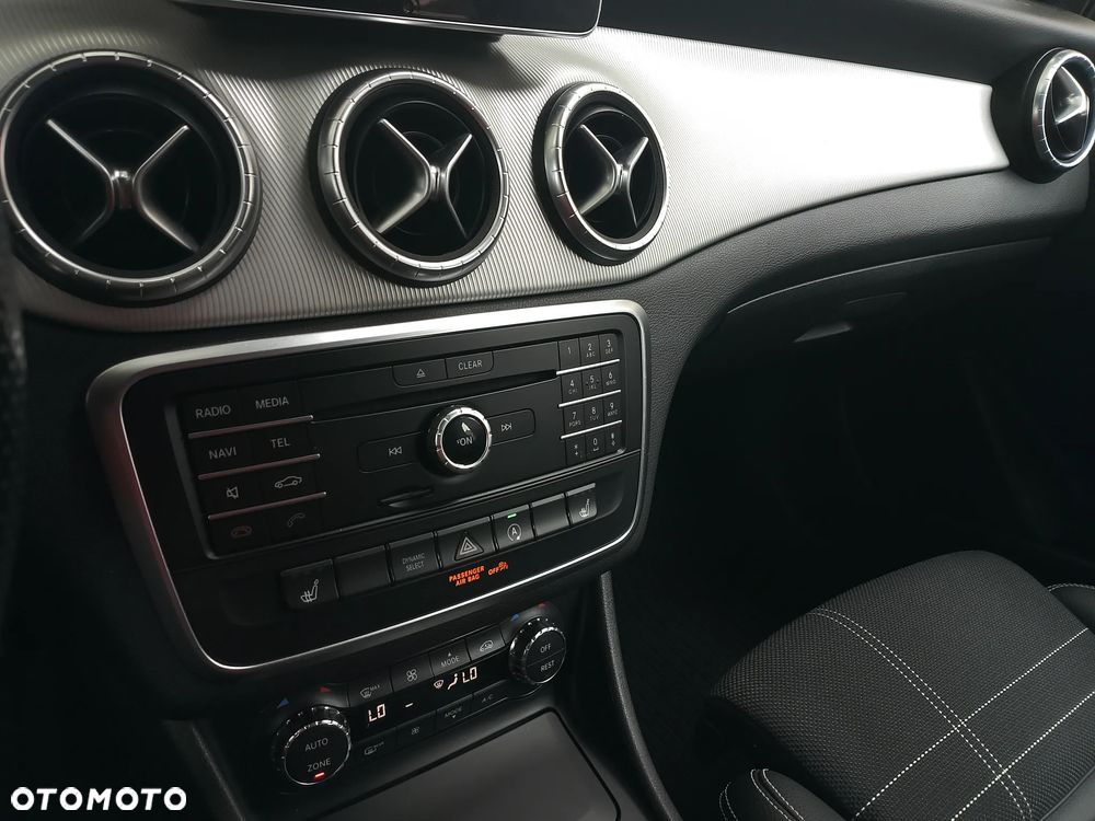 Mercedes-Benz CLA 200 7G-DCT SCORE - 12