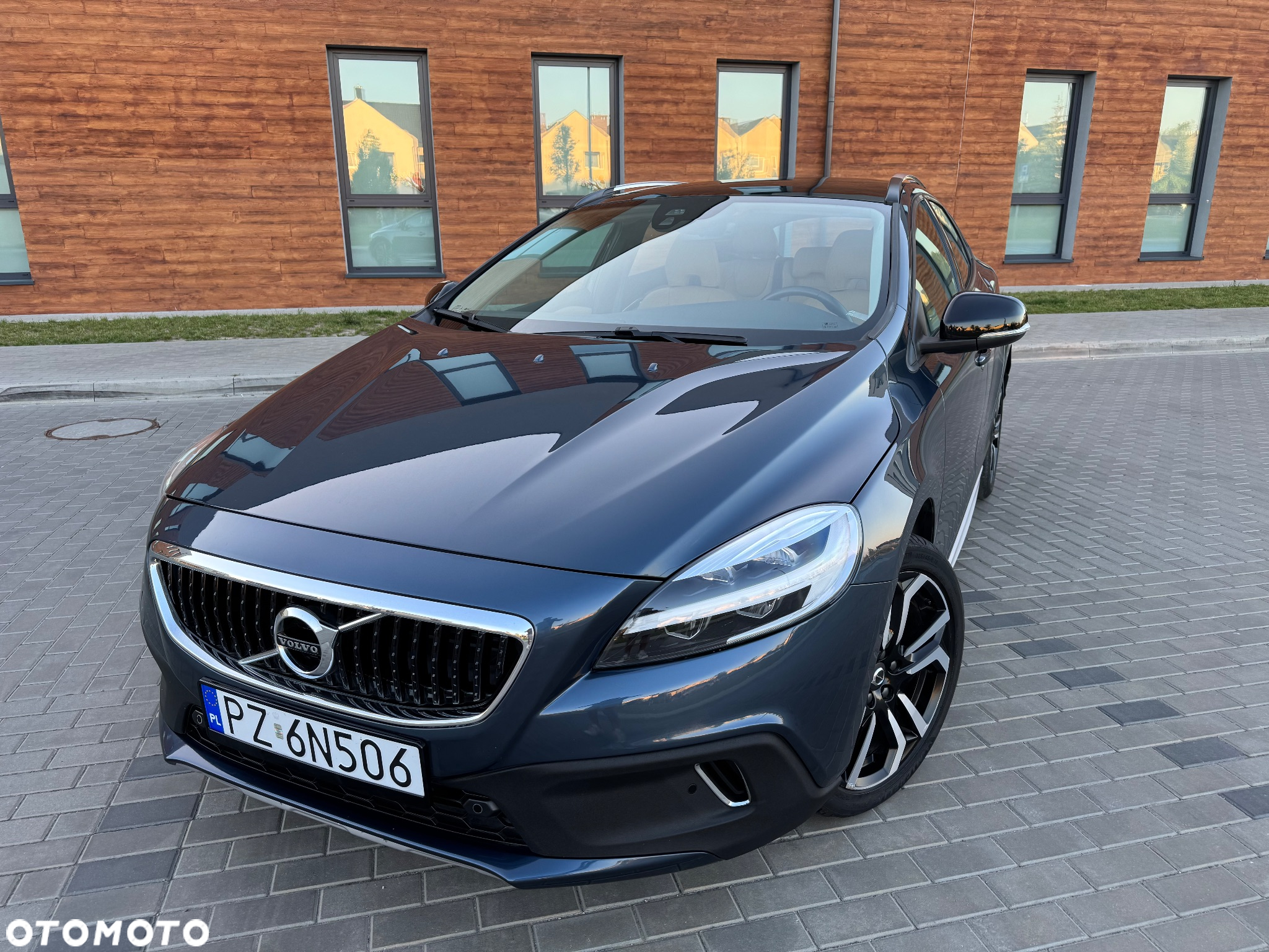 Volvo V40 Cross Country T3 Geartronic Momentum - 2