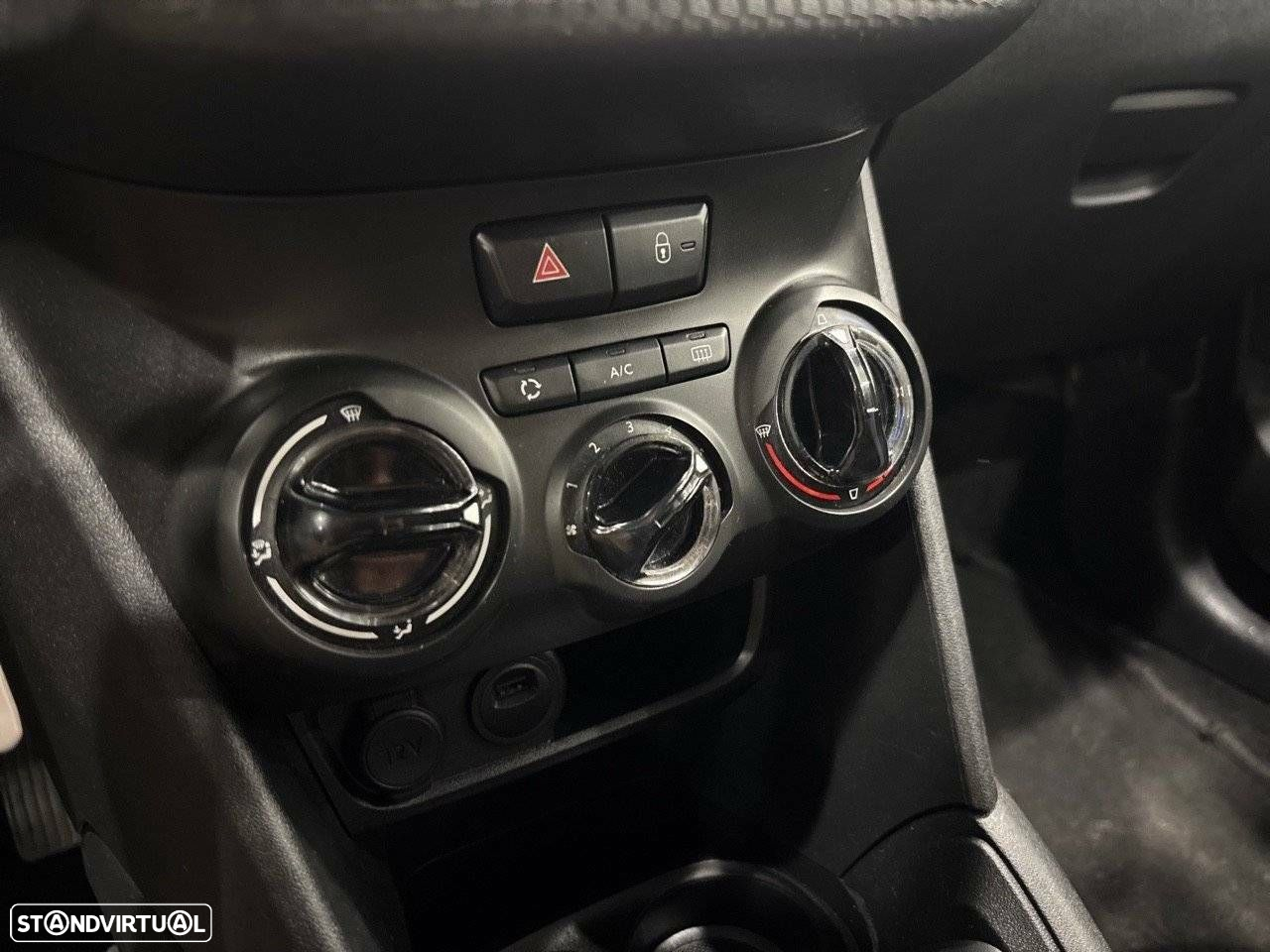 Peugeot 208 1.2 PureTech Signature - 18