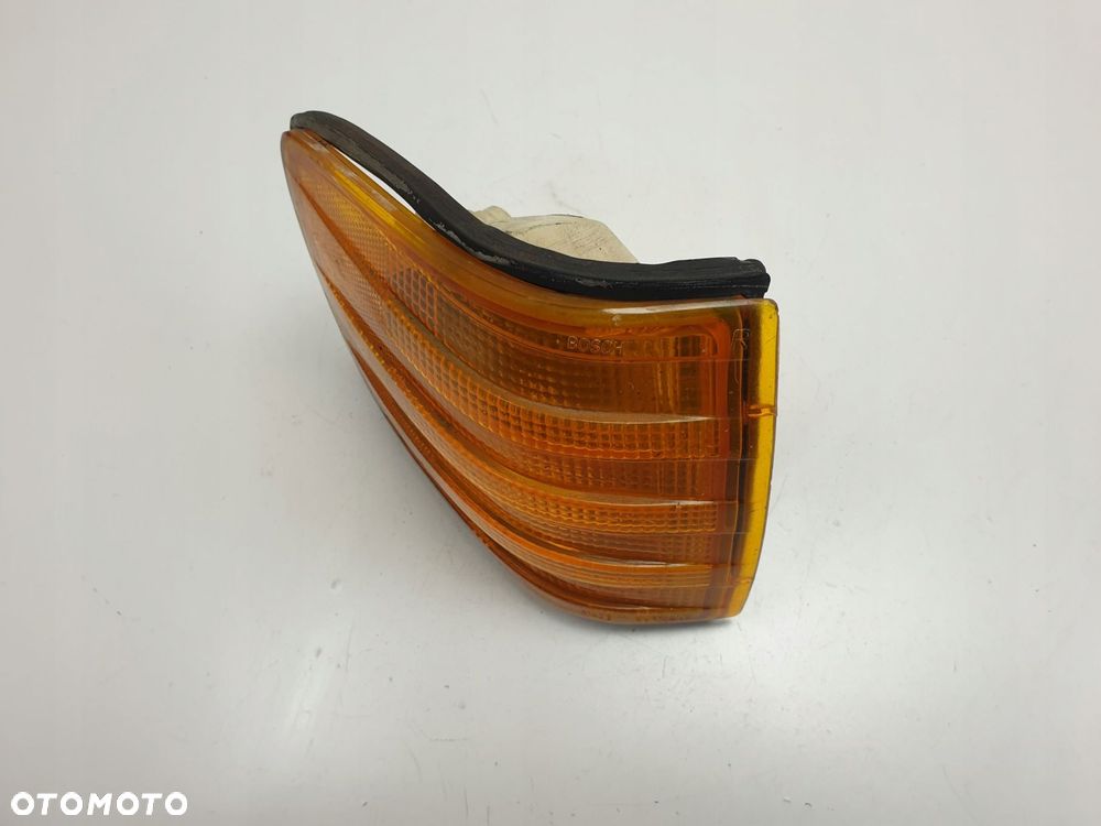 Mercedes W126 COUPE SEC PRAWY KIERUNKOWSKAZ Przód - 2