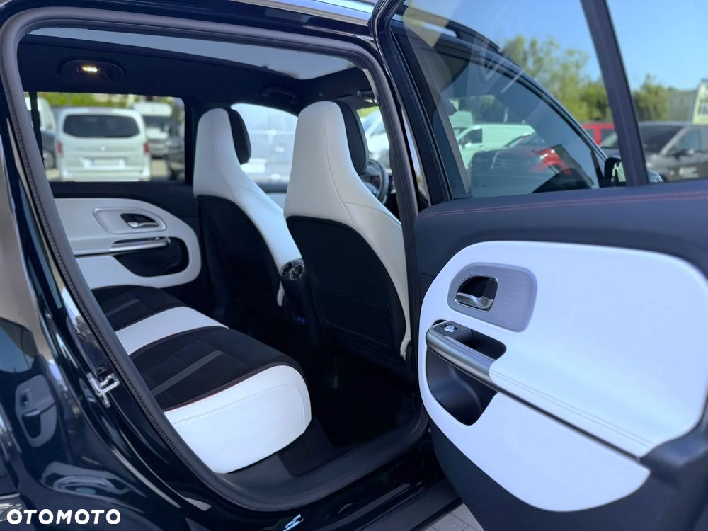 Mercedes-Benz GLB - 34