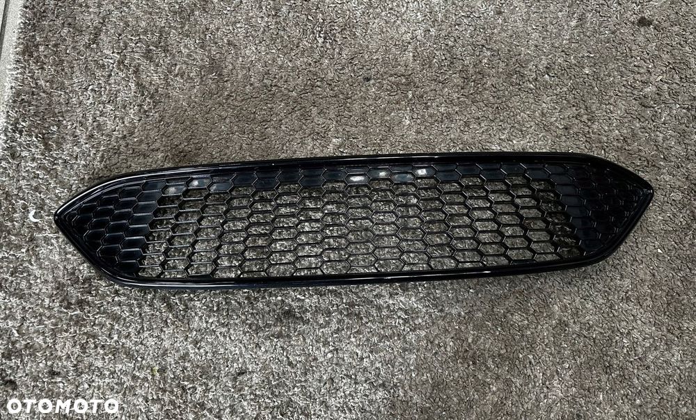 FORD FOCUS MK3 GRILL ATRAPA KRATKA PRZÓD 2014- F1EJ-8200-A1 - 1