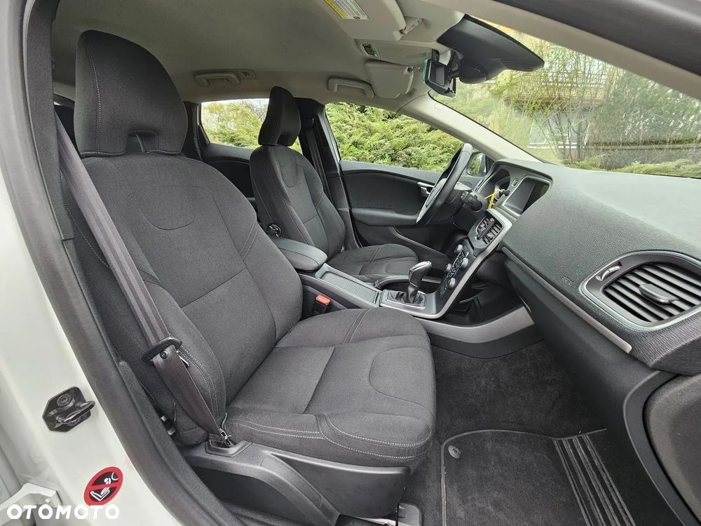 Volvo V40 D2 Momentum - 16