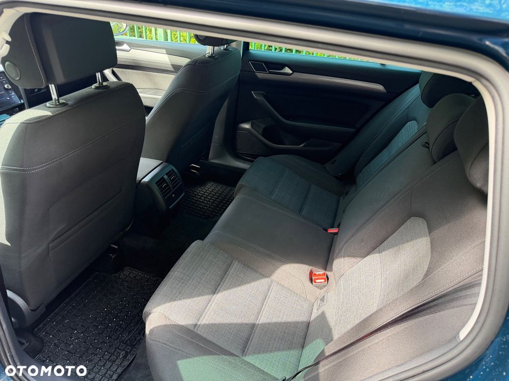 Volkswagen Passat 2.0 TDI EVO Business DSG - 28