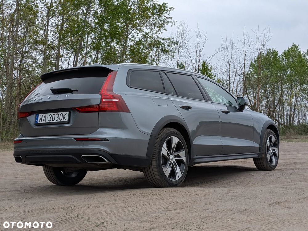 Volvo V60 Cross Country - 13