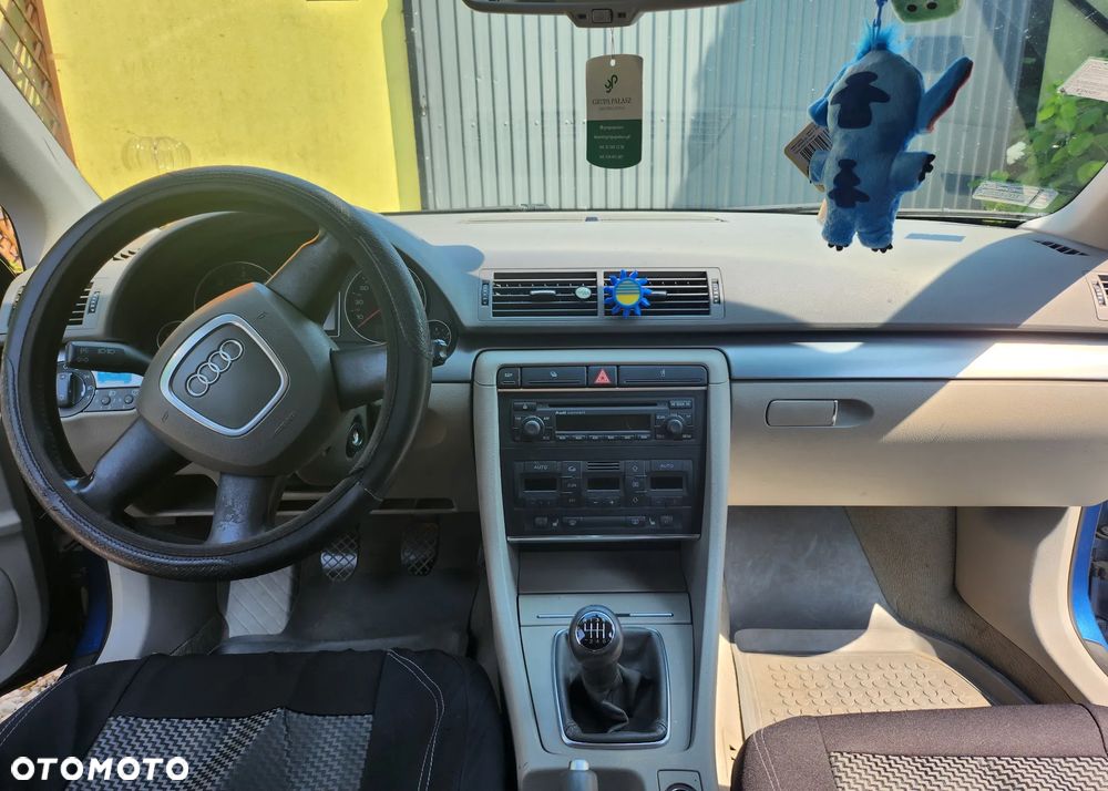 Audi A4 Limousine - 10