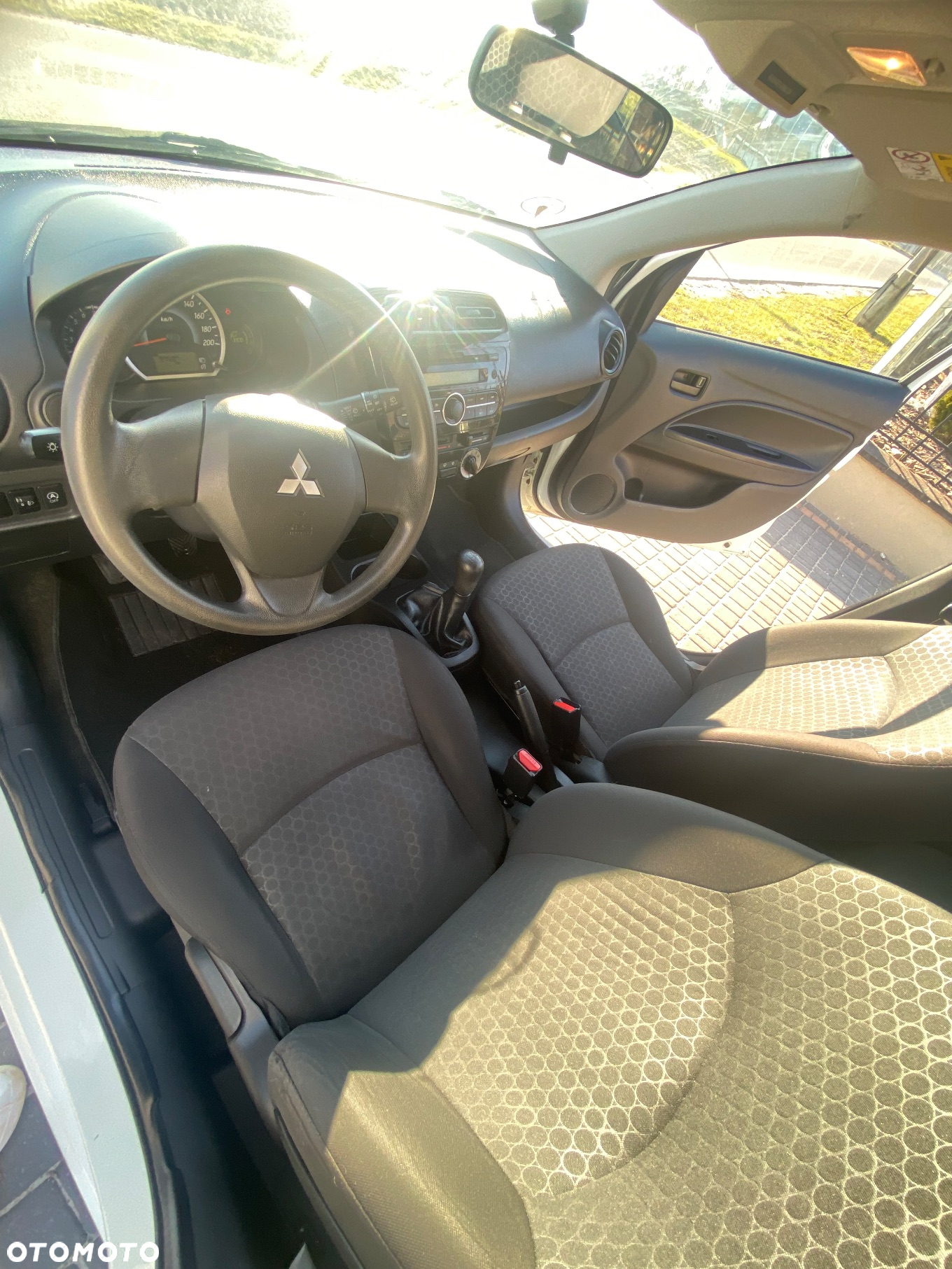Mitsubishi Space Star 1.0 Inform - 10