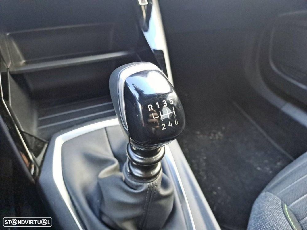 Peugeot 2008 1.2 PureTech Active - 18