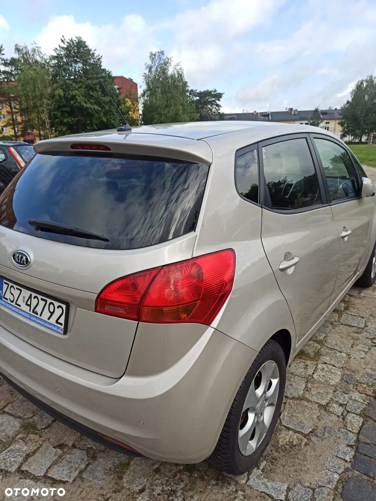 Kia Venga 1.6 L - 5