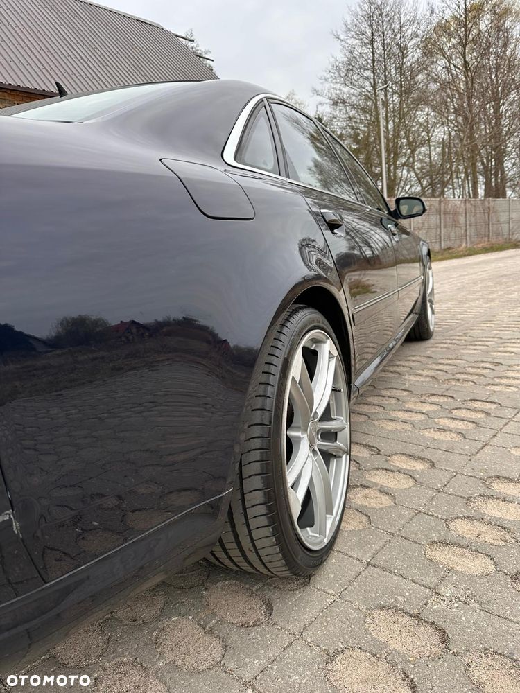 Audi A8 4.2 Quattro - 6