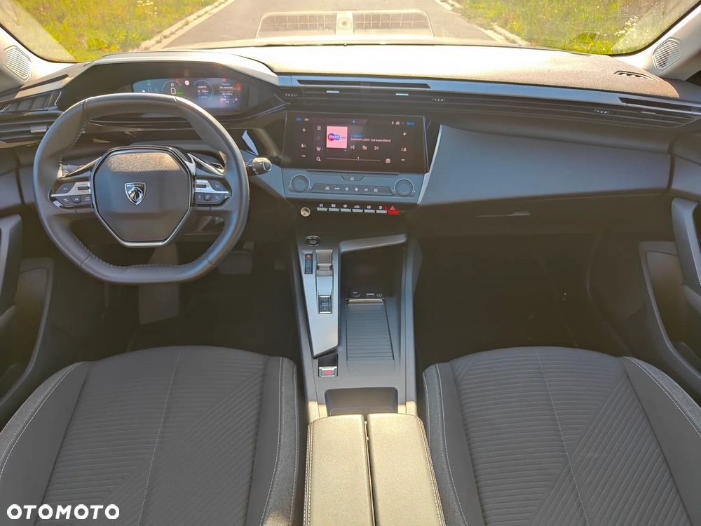 Peugeot 308 - 8