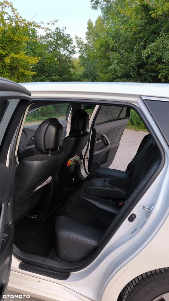Toyota Avensis 2.0 D-4D Premium - 21