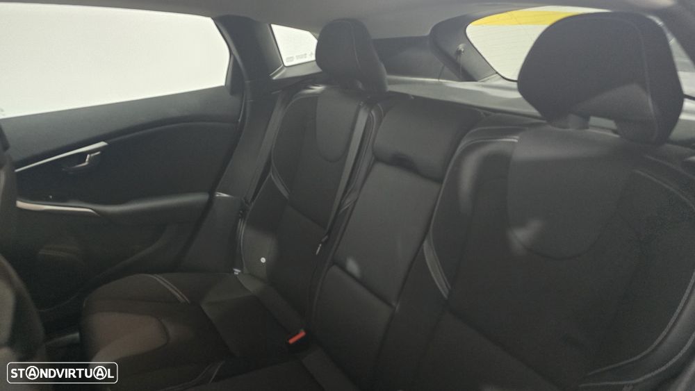 Volvo V40 2.0 D2 Momentum Geartronic - 14