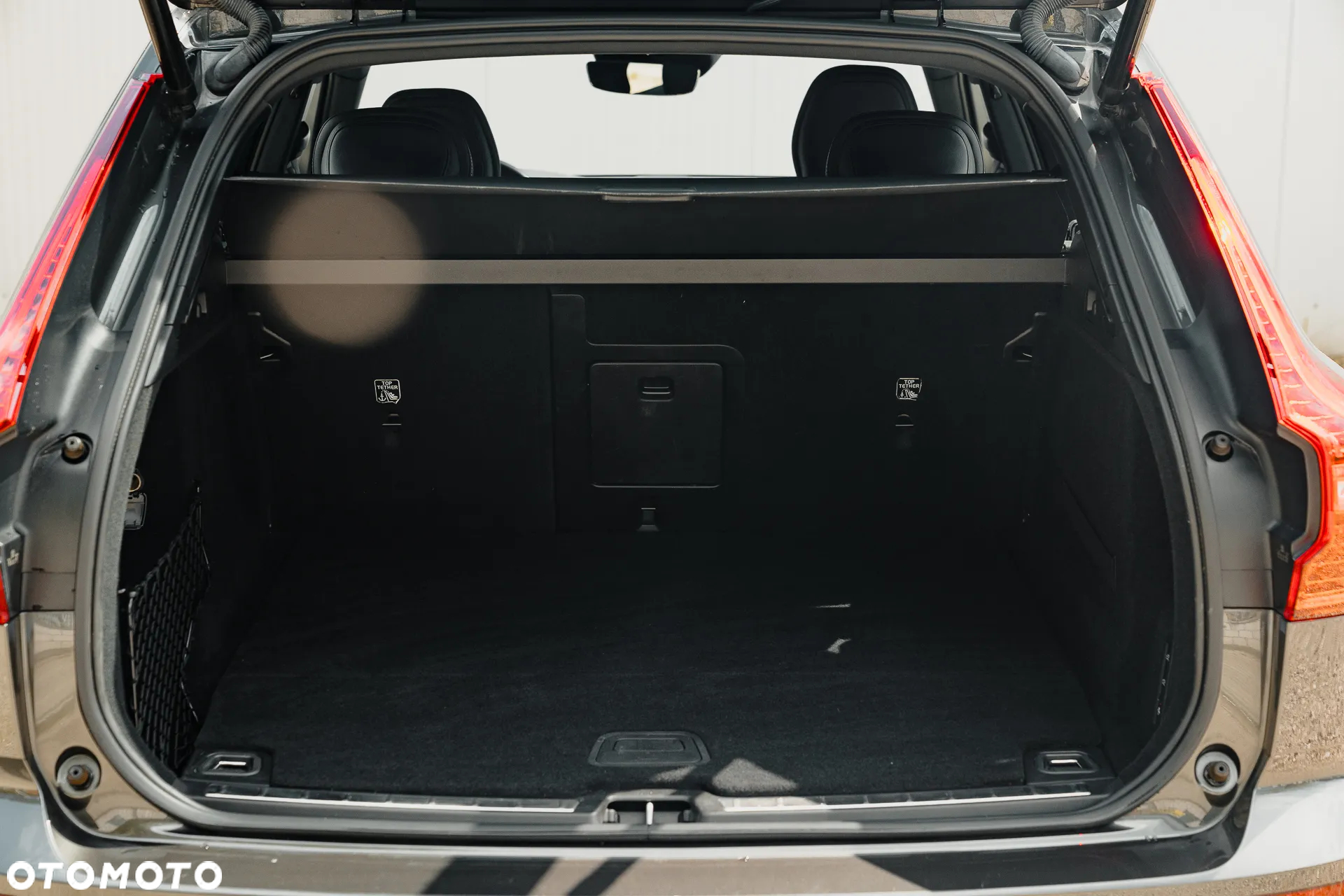 Volvo XC 60 T8 Plug-In Hybrid AWD R-Design - 24