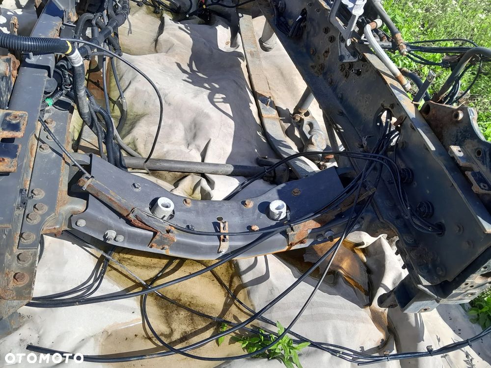 renault premium t 016r belka pod silnik -slupy przod zawieszenia kabiny