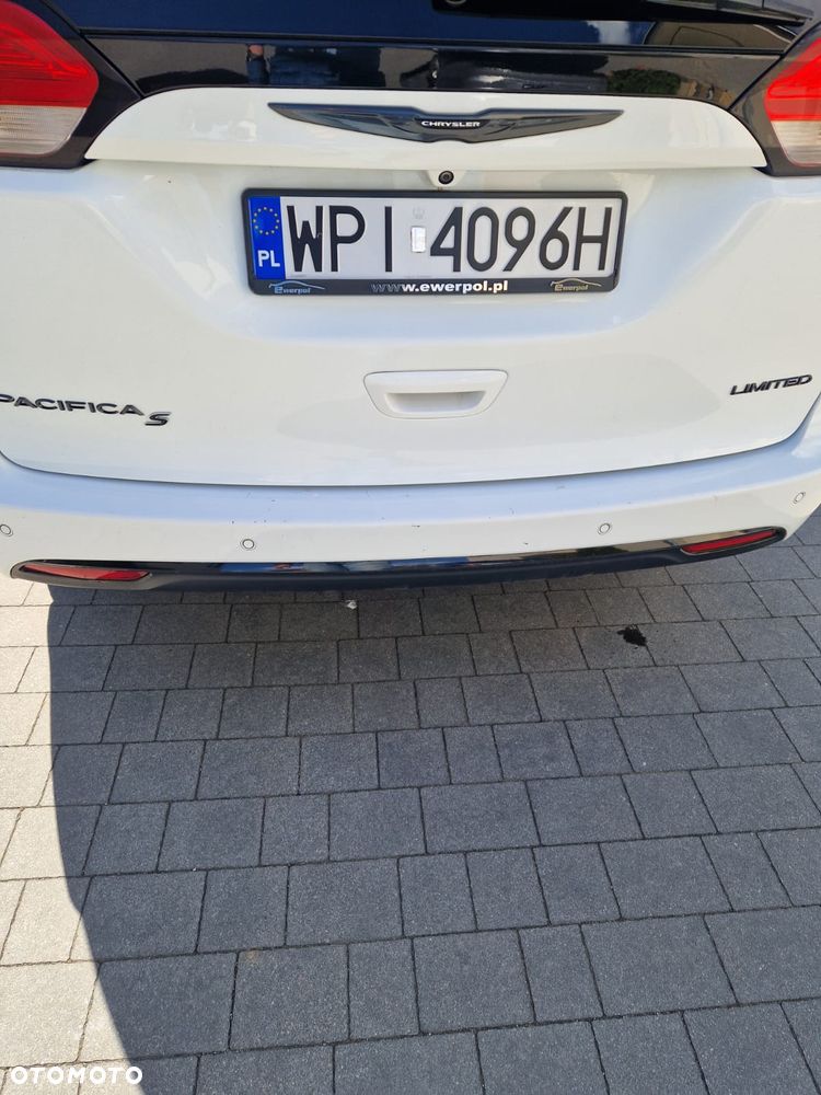 Chrysler Pacifica - 3