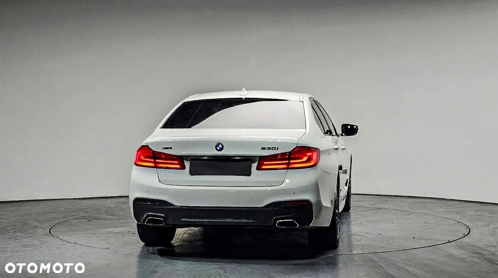 BMW Seria 5 530i xDrive M Sport Edition - 5