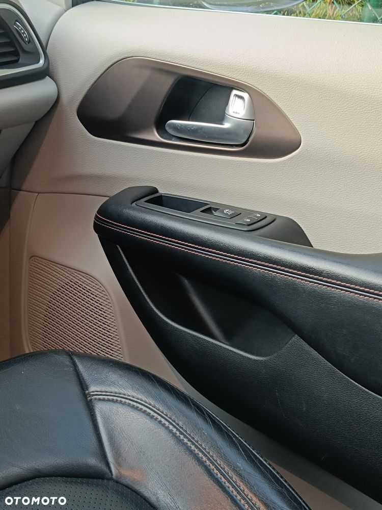 Chrysler Pacifica - 19