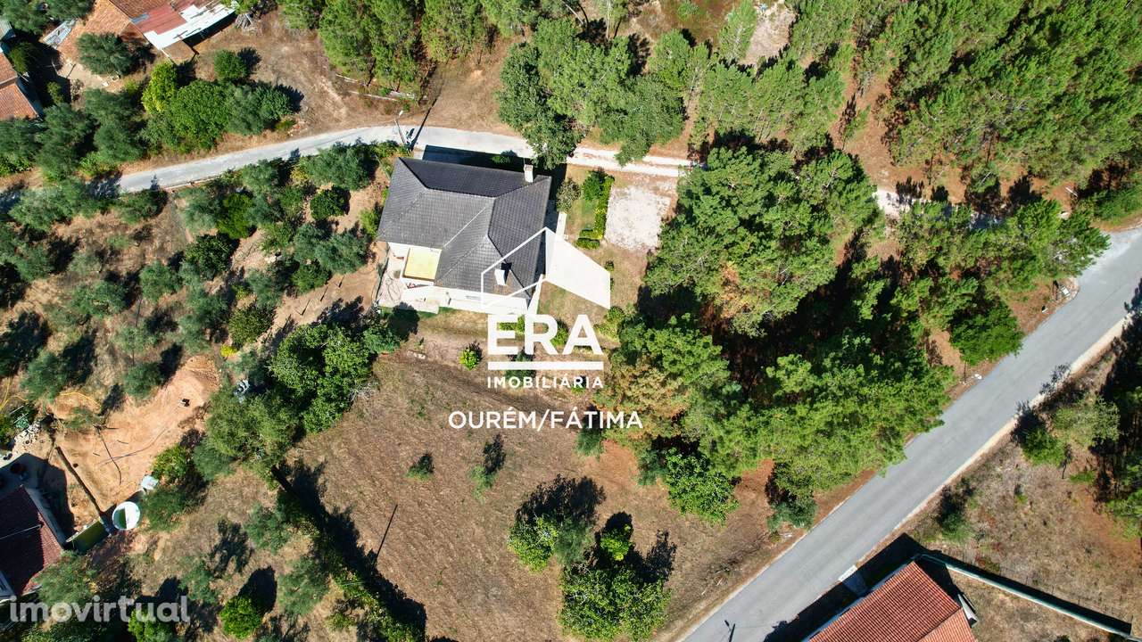 Moradia T4 com terreno de 2.480 m2, Ourém - Grande imagem: 3/26