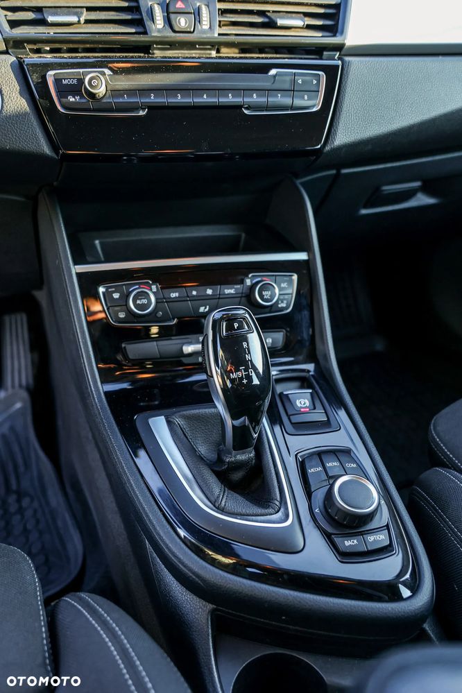 BMW Seria 2 218d - 3