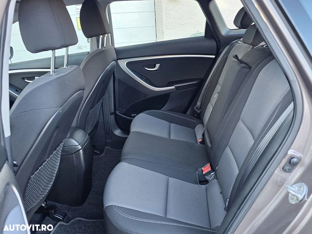 Hyundai i30 i30cw 1.6 CRDi Style - 17