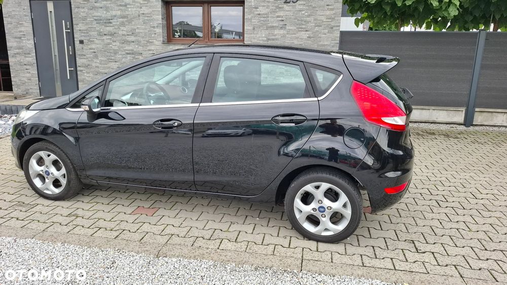 Ford Fiesta 2011 photo 3