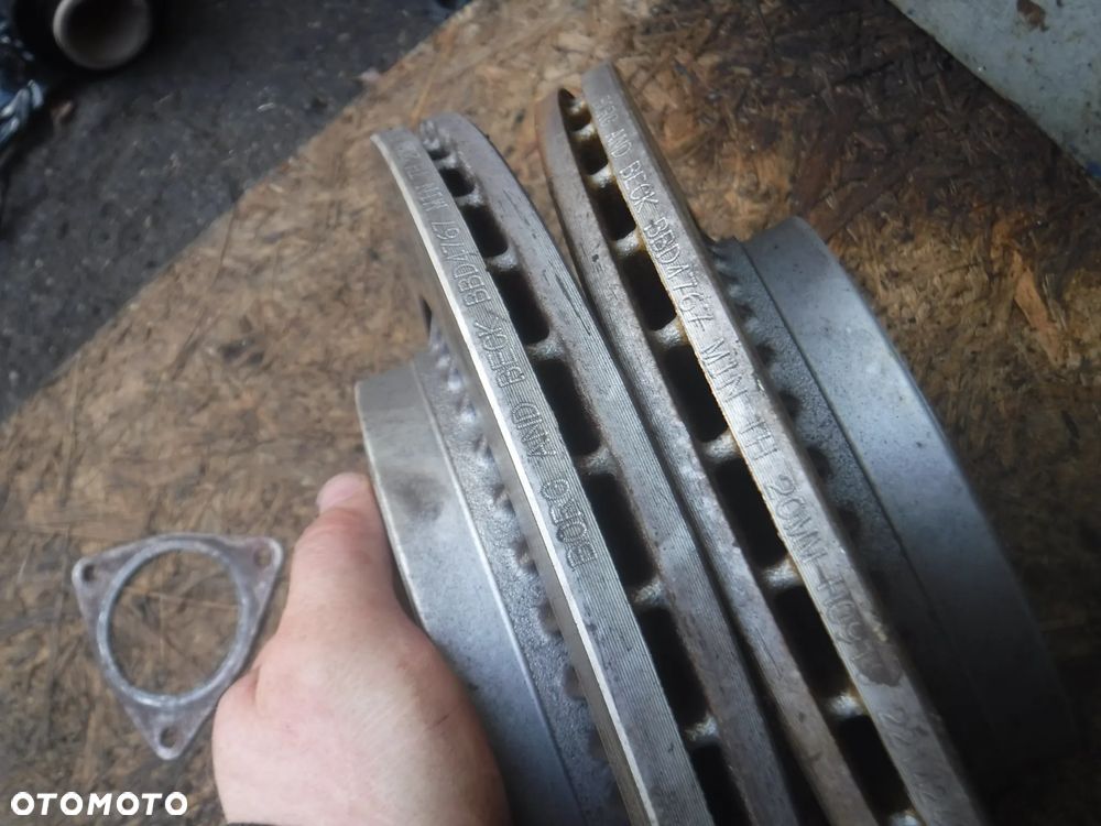 Volvo XC60 I 2.4 D5 biturbo tarcze hamulcowe przod kpl klocki jak nowe - 2