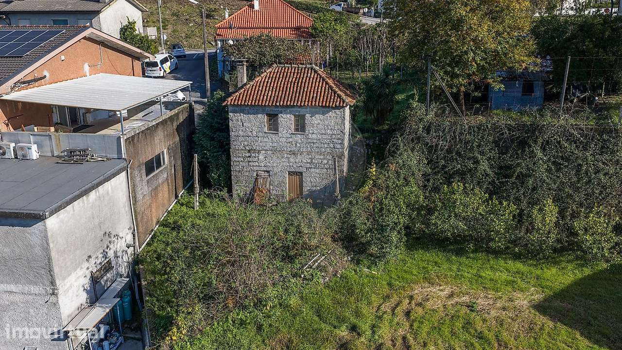 Moradia T2 para Remodelar – Centro da Póvoa de Lanhoso - Grande imagem: 3/34
