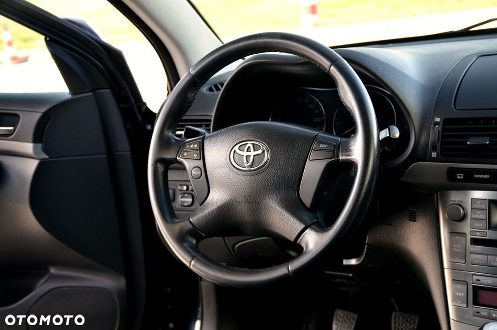 Toyota Avensis - 18