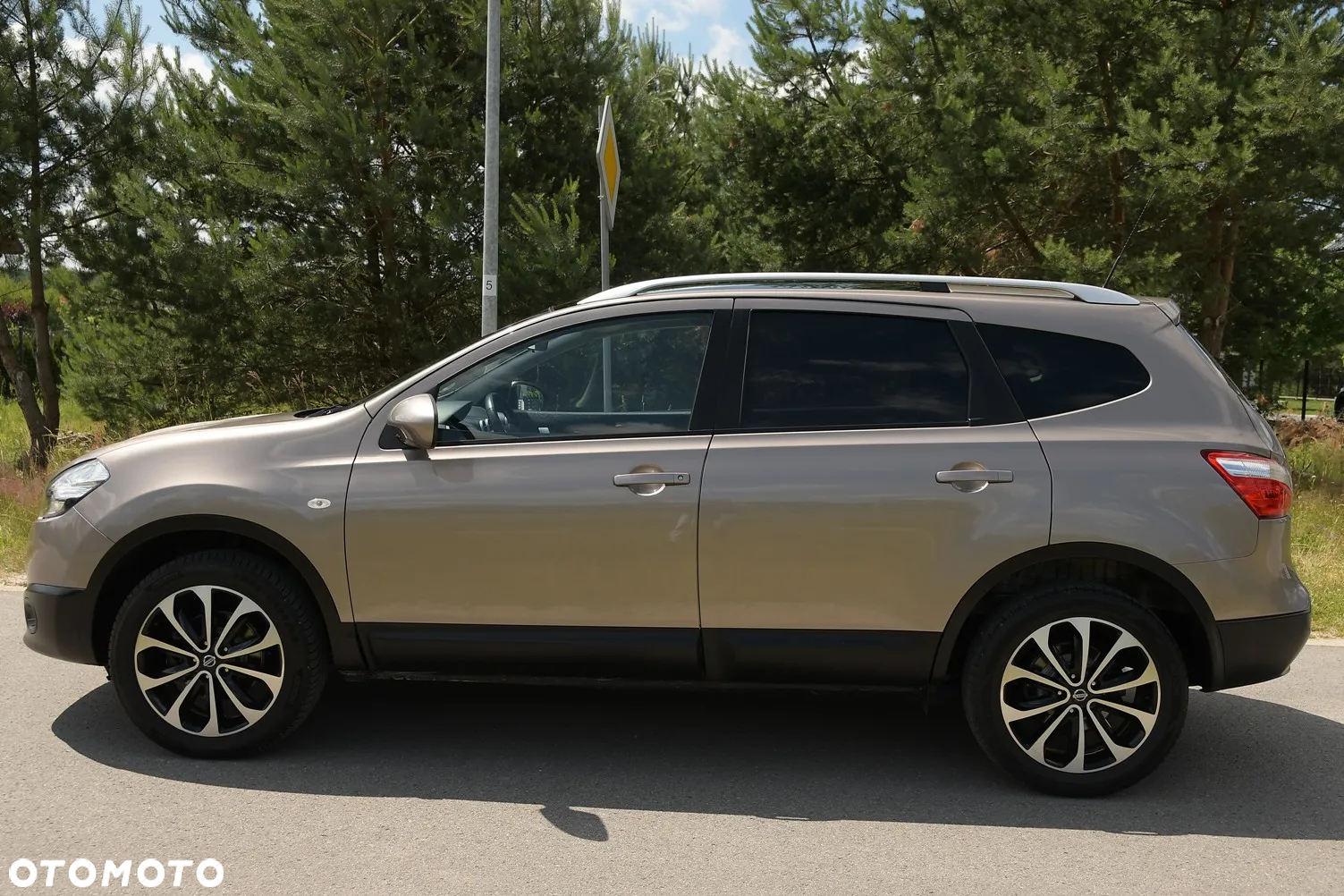 Nissan Qashqai+2 - 10