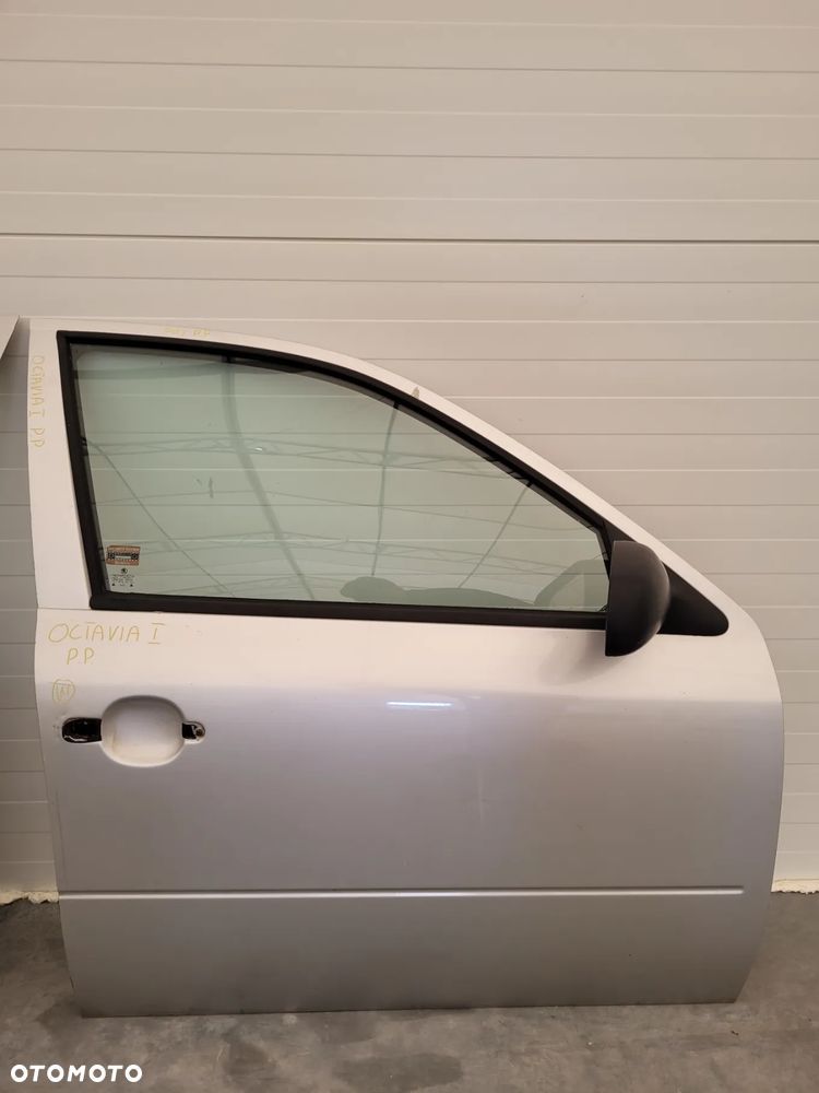 DRZWI LEWY  PRZÓD SKODA OCTAVIA I - 19
