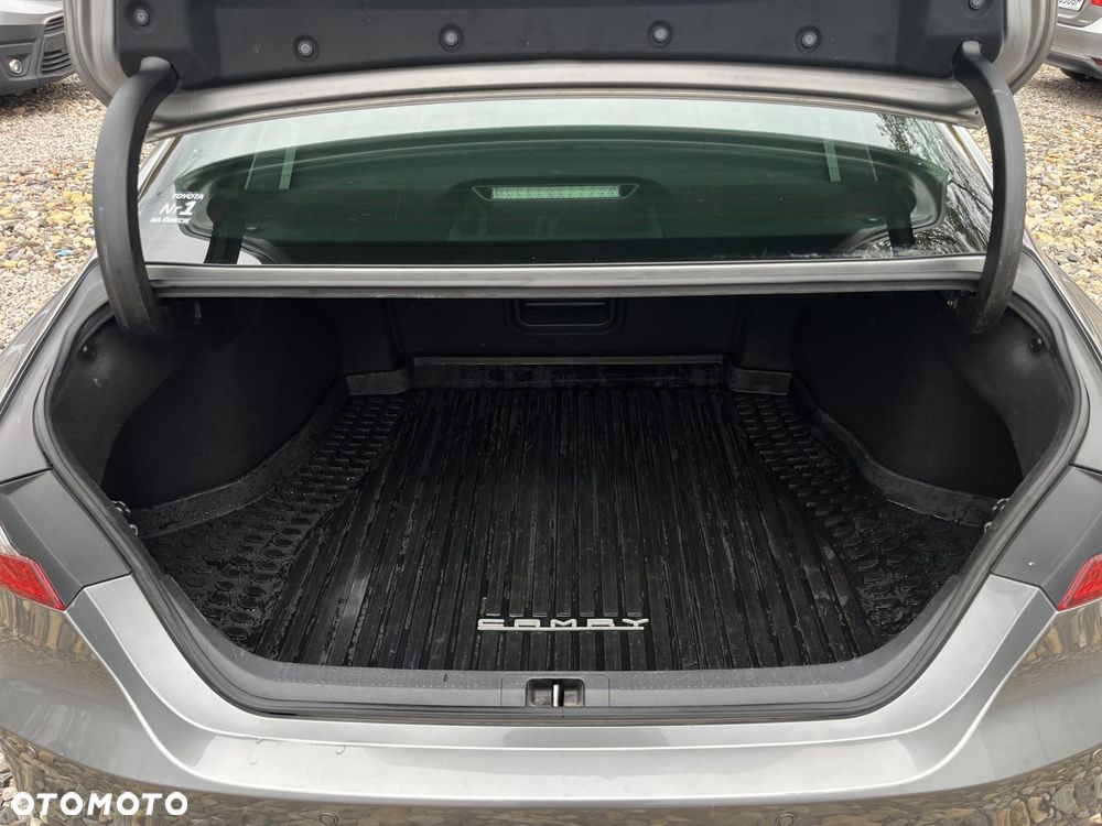 Toyota Camry 2.5 Hybrid Executive CVT - 23