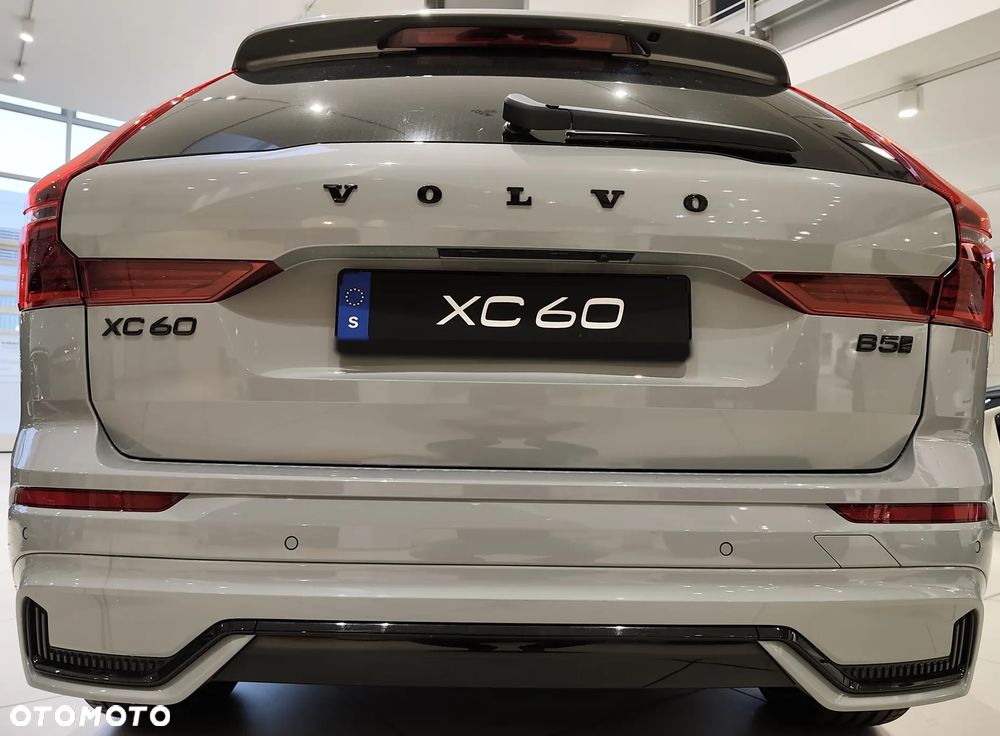Volvo XC 60 B5 B AWD Ultimate Black Edition - 23