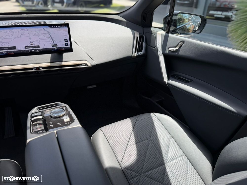 BMW iX xDrive 40 Pack Desportivo - 28