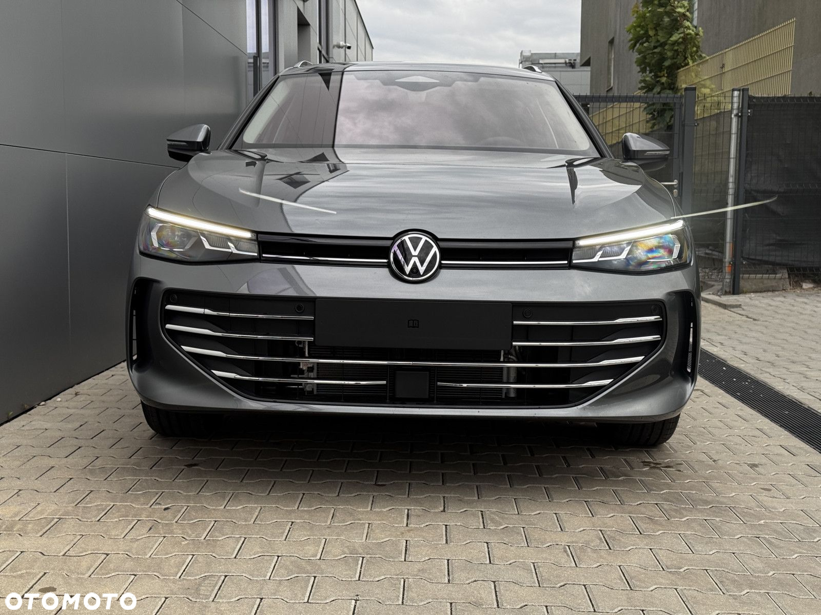 Volkswagen Passat - 2