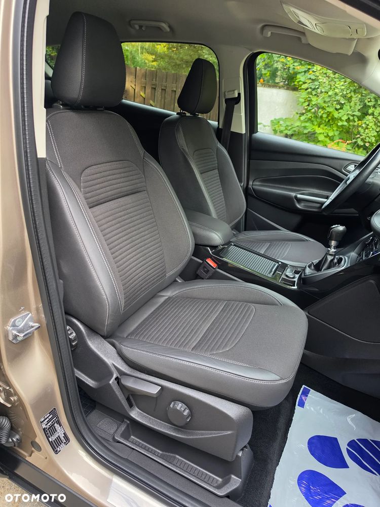 Ford Kuga 1.5 EcoBoost 2x4 Titanium - 18