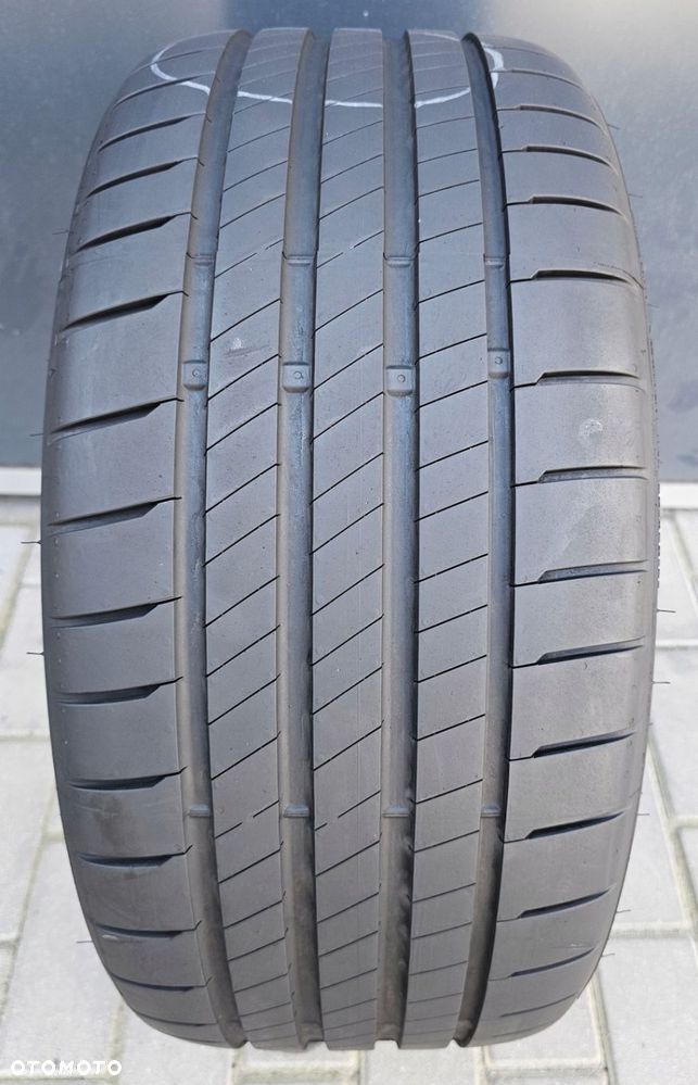 Bridgestone Potenza S005 235/35R19 91 Y - 3