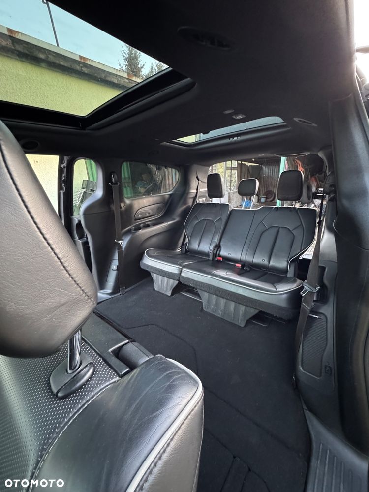 Chrysler Pacifica - 8